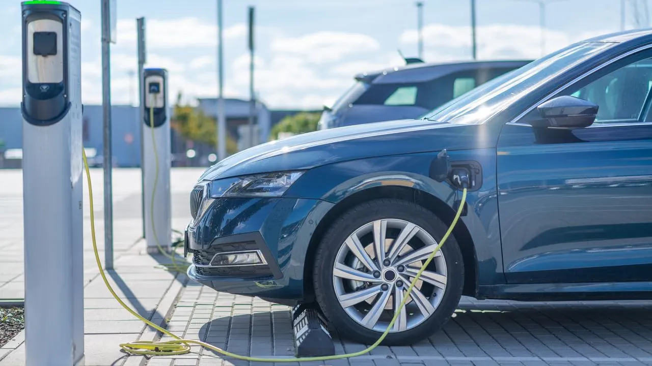 EV Charging Network Management: Optimal Performance & Uptime