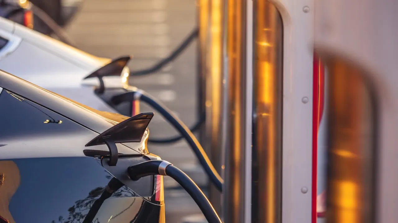 Four Ways Smart Grids Boost Electric Driving